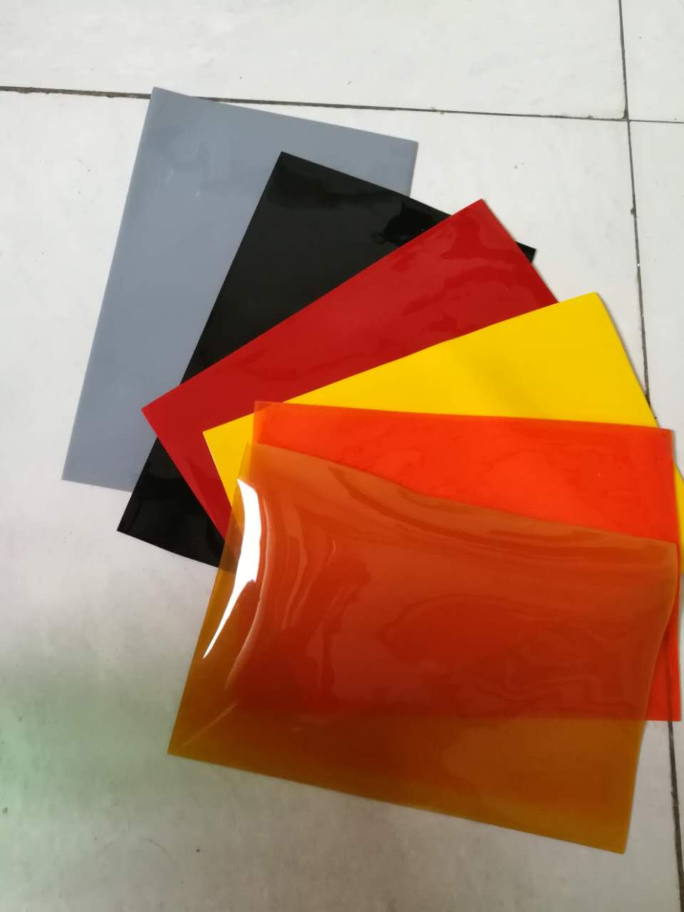 紅色焊接防護(hù)屏銷售價(jià)格 焊接防護(hù)屏常用規(guī)格 2mm厚焊接防護(hù)屏生產(chǎn)廠家
